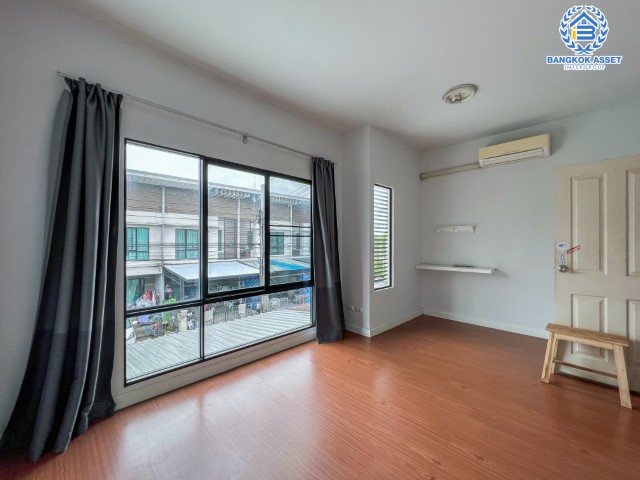 *****ทาวน์เฮ้าส์มือสองย่านนนทบุรี ม.โมดิวิลล่า ปิ่นเกล้า-วงแหวนฯ เนื้อที่มากถึงเกือบ 19 ตร.ว. ฟังก์ชัน 3 ห้องนอน 2 ห้องน้ำ 2 ที่จอดรถ บ้านสภาพใหม่ พร้อมเข้าอยู่ บนทำเลเยี่ยม เชื่อมต่อหลายเส้นทาง ถ.กาญจนาฯ, ถ.บรมราชชนนี ใกล้ทางด่วน "ศรีรัช"...